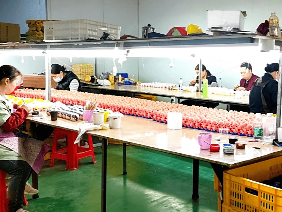 Keychain factory assembly line quality control process