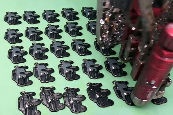 Enamel color filling station for soft enamel car keychains