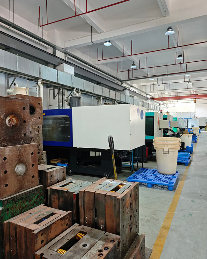 custom-keychain-injection-molding-workshop