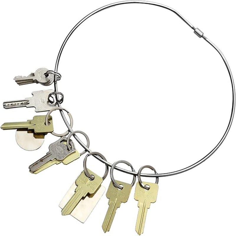 Threaded locking key ring holds many keys at once